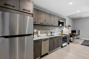 Pretty Rola #202 Modern Apt. - Image 5