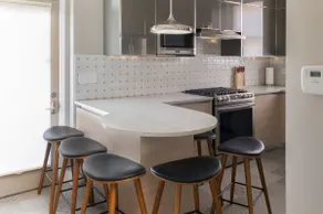 Extraordinary luxury CWE 2BD/2BH 1F - Image 4