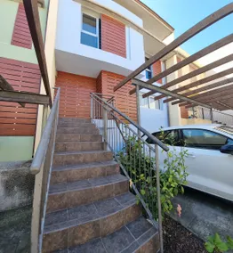 Great townhouse, community pool - Image 3