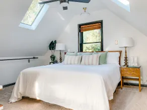 Romance at Saltbox Bungalow! HOT TUB! Bay Sunsets! - Image 2
