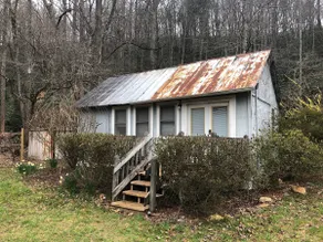 Private Creekside Getaway at Sitton Place - Image 4