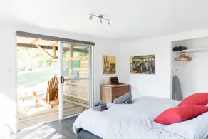 Black Plum Art Shed, Creative Hinterland Hideaway - Image 3