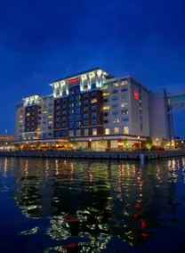 3-bedroom blocks from downtown and bayfront - Image 3