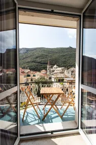 Window on one of the most beautiful villages in Italy-Park - Image 4
