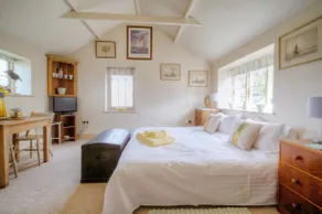 Bijou characterful detached annexe on the marshes. - Image 2