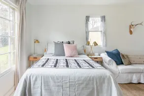 Cozy East Nashville Cottage with Relaxed Southern Style - Image 2