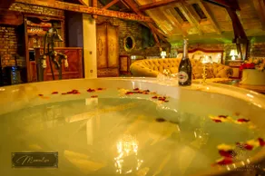 JMR Royal -Monalisa with private sauna - Image 2