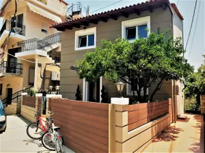 Villa de 2 chambres à Galatas avec un joli jardin - Image 2