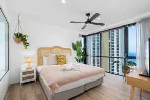 SUPERHoST 3 Bedroom Circle on Cavill SkyHome - Image 4