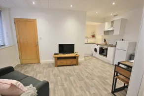 Bournemouth Triangle Studio with Wifi & Netflix - Image 3
