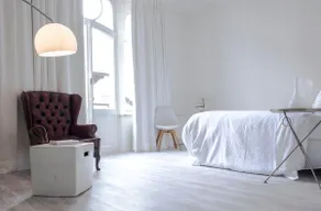 White Lady: Large deluxe room, perfect location - Image 2