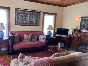 GORGEOUS FAMILY FRIENDLY VICTORIAN WITH ALL NATURAL CEDAR HOT TUB NEAR GORE MT - Image 2
