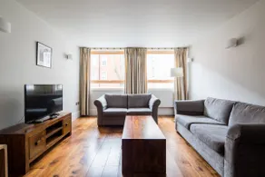 Stylish two bedroom apartment with sofa bed - Image 2