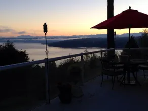Panoramic Lake/Mt. View Guest Suite in Bellevue - Image 3
