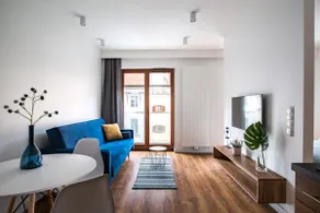 Apartment with balcony near The Old Market Square - Image 2
