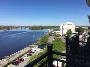Panoramic River View Downtown Condo W/Balcony - Image 4