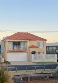 Bunbury beachfront townhouse, 500m to the CBD. - Image 3