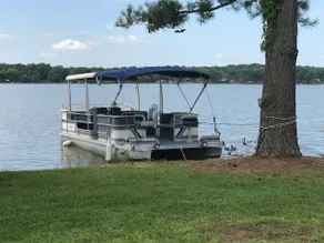 Huge lake front yard, privacy romantic, remodeled - Image 5