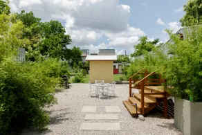 Quirky, Rustic Home close to Downtown - Image 5