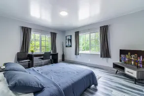 Modern 2BR Condo, Sleeps 6, Near Pines Shops - Image 3