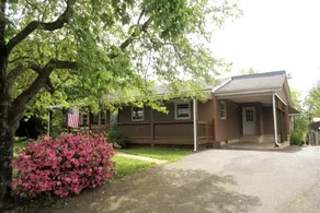 Cozy 3BR house. 9 min to LU, 10 min to downtown - Image 2