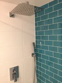 Private, Renovated Lakeshore Area Apartment - Image 5