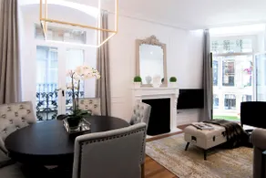 LA PLAZA Luxury Apartment (City Center) - Image 2