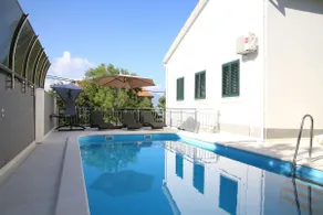 Luxury House with Pool - Image 2