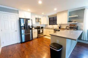 Brand New Remodeled Entire House w/ Parking - Image 5