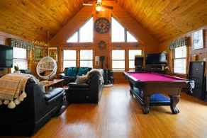 Cedar Log Cabin, Hot tub, Game room, Fireplace - Image 3