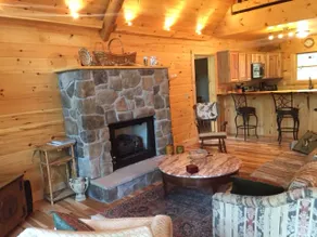 Country Log Cabin-15 min to Asheville - Image 3
