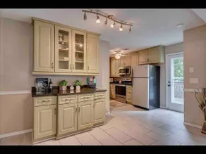 4 bedroom house with a swimming pool - Image 4