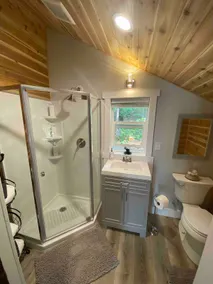 Maple Pines Guest House - Image 2