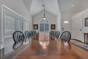 Provo Peach House - Sleeps 18 - Image 2