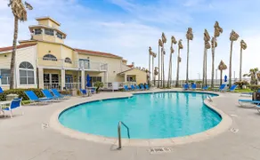 🌟 Lakefront & 1 block to Beach W/D, Gym, Pool - Image 5