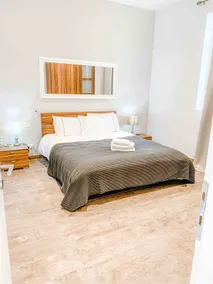 City Centre 2 Bed 2 Bath Aptm - Image 2