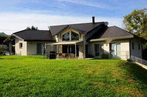 Superb air-conditioned single-story house near the lake - Image 2