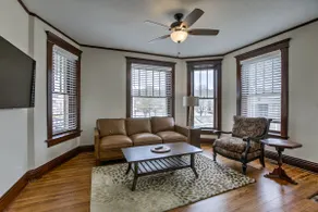 Modern gem with great downtown views + king bed. - Image 3