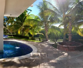 Beautiful Private Villa with Canal View - Image 2