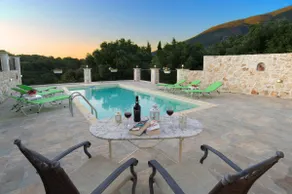 SUPERBE VILLA TRANQUILLE AVEC PISCINE PRIVÉE SITUATION CENTRALE DE L'ÎLE - Image 5