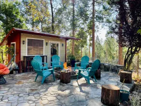Pinecrest Cabin EV Charger Firepit Near Lake & Ski - Image 2