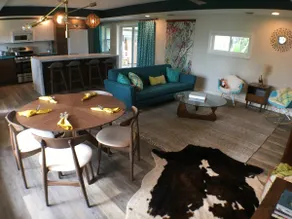 Fox Hill: A modern lakefront getaway - Image 2