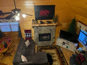Bear Paw Sanctuary-Beautiful 3 level cabin - Image 2
