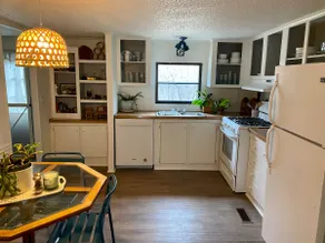 Funky Penn Yan Cottage - Image 4