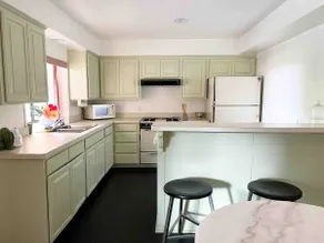 Spacious nature retreat w/ fruit orchard & trails - Image 4