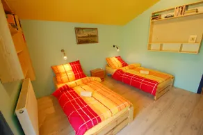 Bungalow near Prague with terrace, 930 sqm garden. - Image 2