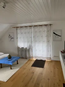 Sunshine Chalet / King Size Bed - Image 3