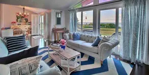 Cozy Oceanfront Cottage - Image 4