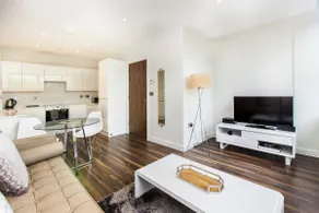 Beautiful 2-bed Apartment in Milton Keynes - Image 2