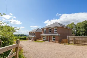 Field View - Amazing 5bed house - Image 5
